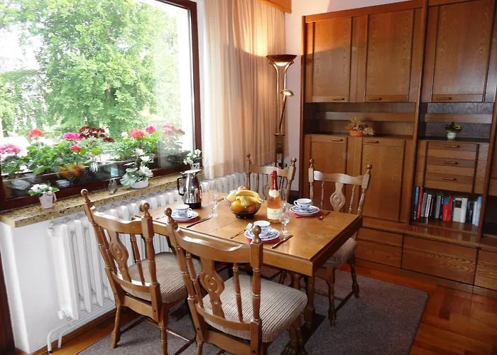 Froehling - 90 M Zum Apartamento